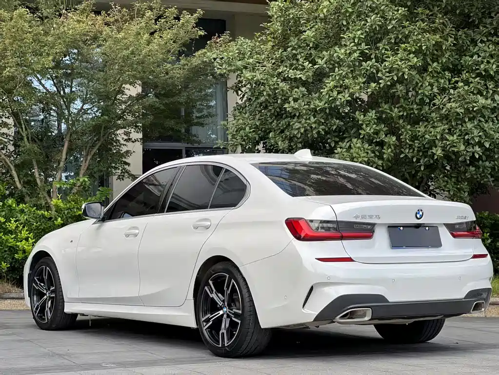 BMW 3 Series 2019 — фото 9