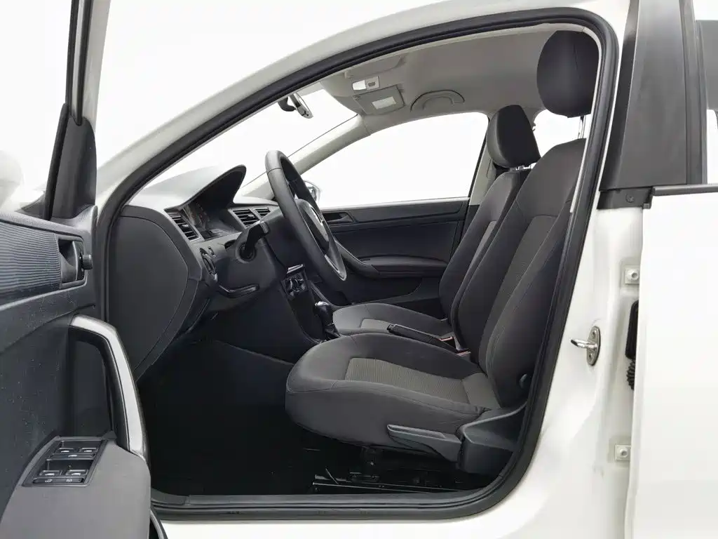 Skoda Rapid Spaceback 2017 — фото 10