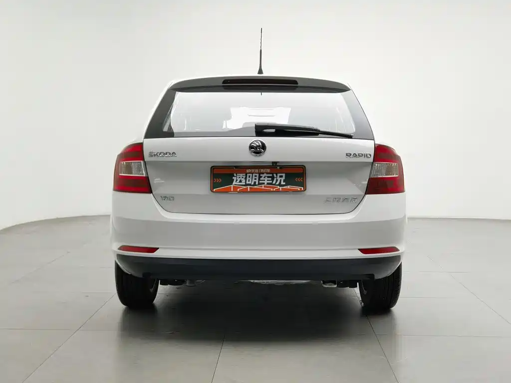 Skoda Rapid Spaceback 2017 — фото 4