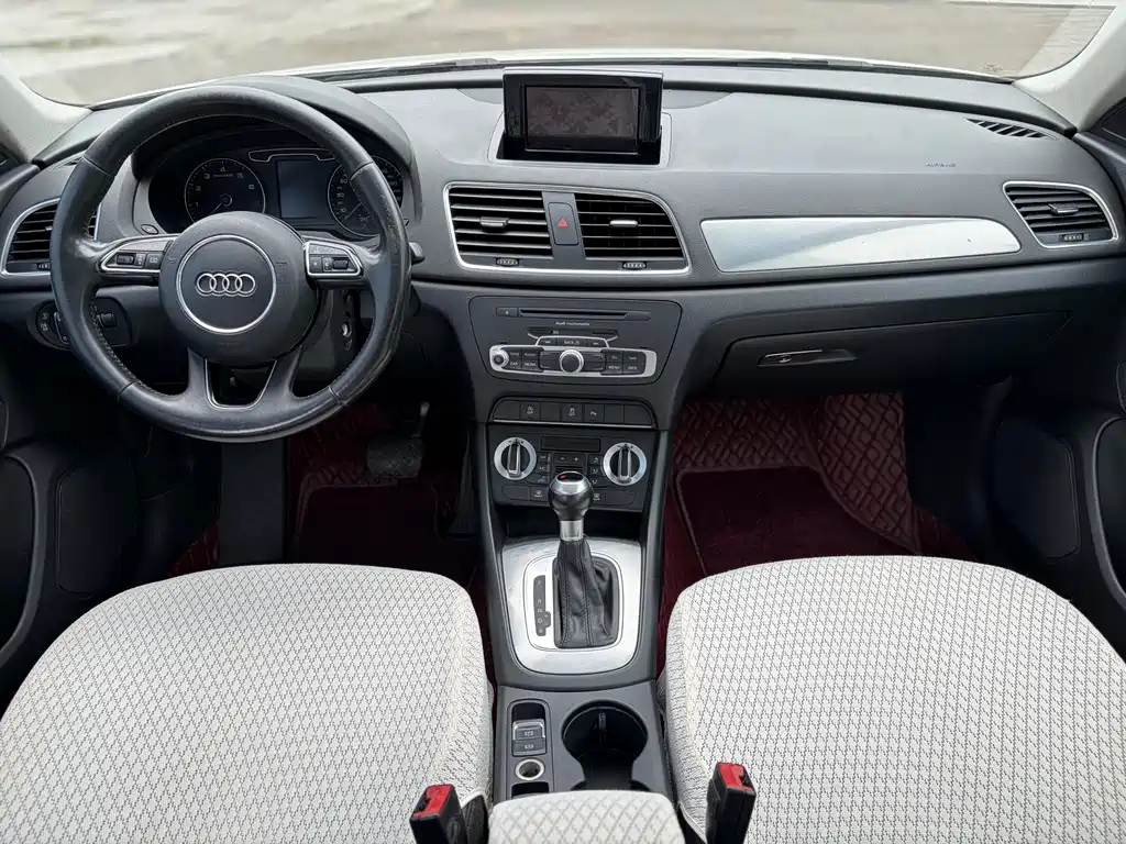 Audi Q3 2016 — фото 14