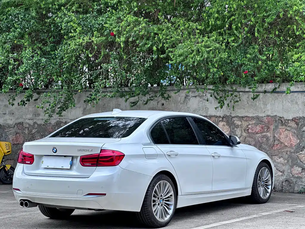 BMW 3 Series 2019 — фото 6