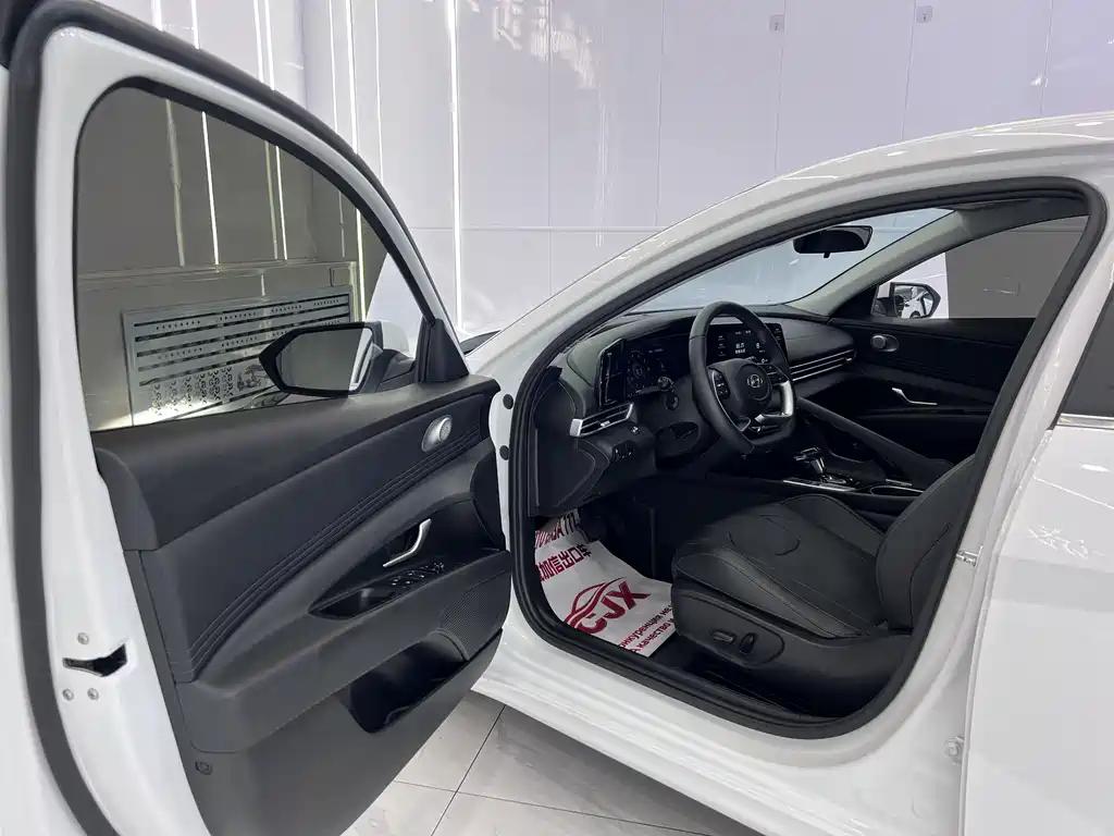 Hyundai Elantra 2023