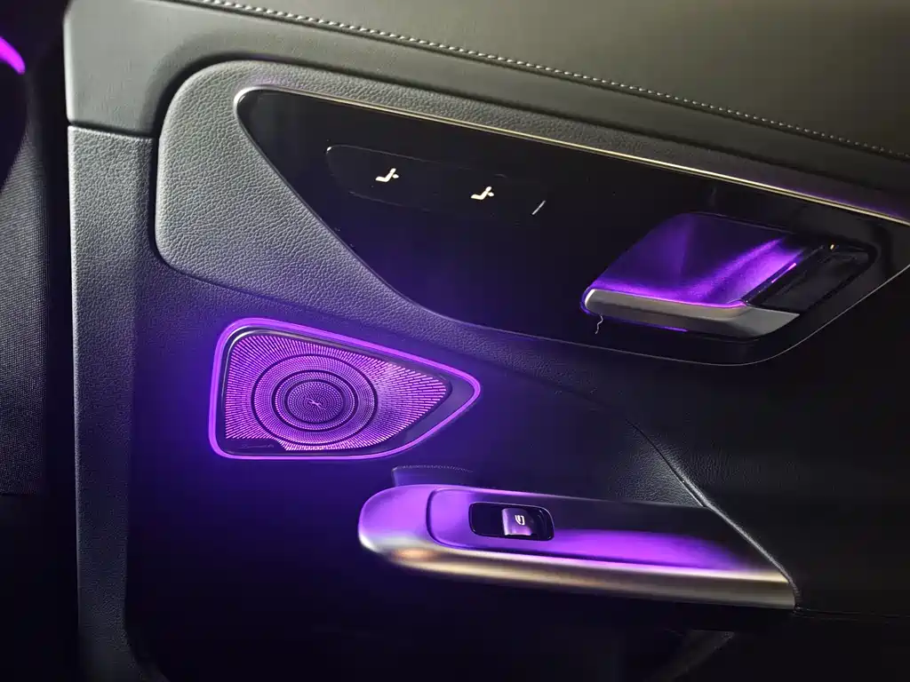 Mercedes-Benz C-Class 2023 — фото 21
