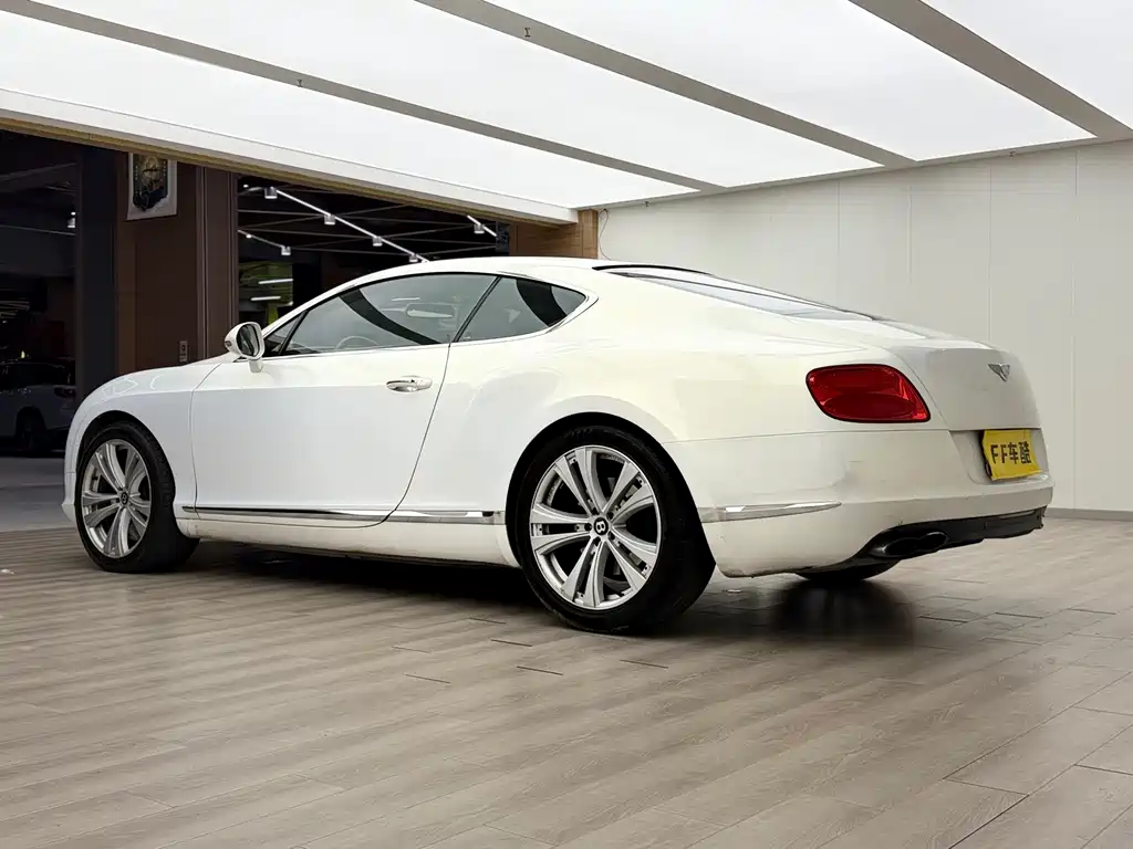 Bentley Continental 2012 — фото 8
