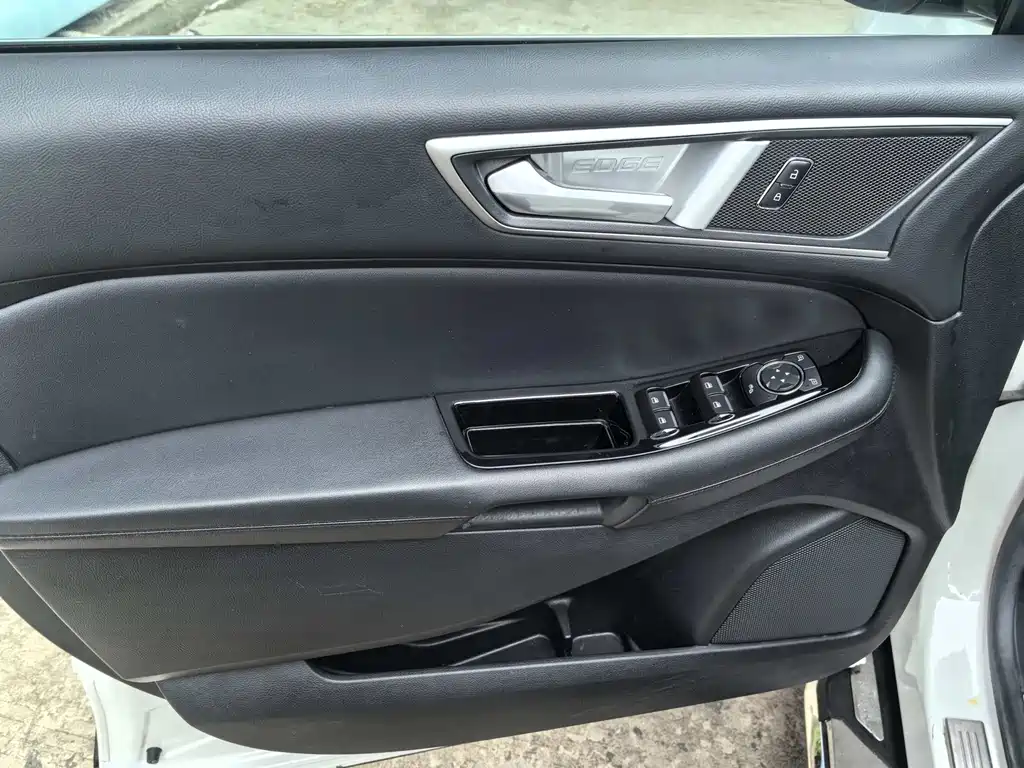 Ford Edge 2017 — фото 16