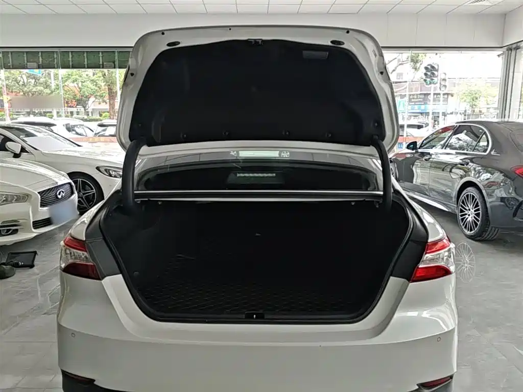 Toyota Camry 2020 — фото 19