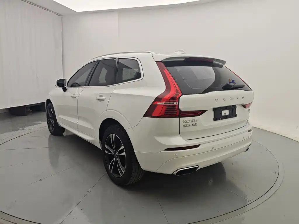 Volvo XC60 2018 — фото 4