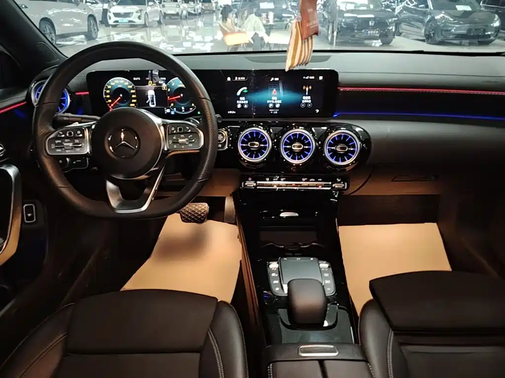 Mercedes-Benz A-Class 2023 — фото 10