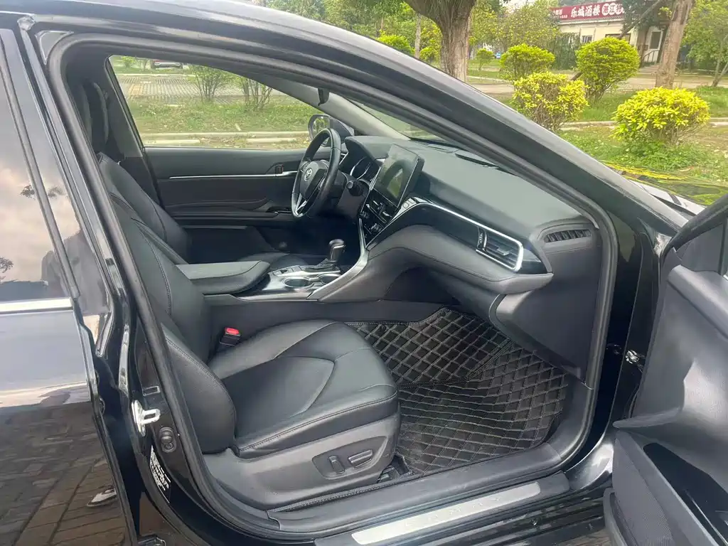 Toyota Camry 2021 — фото 11