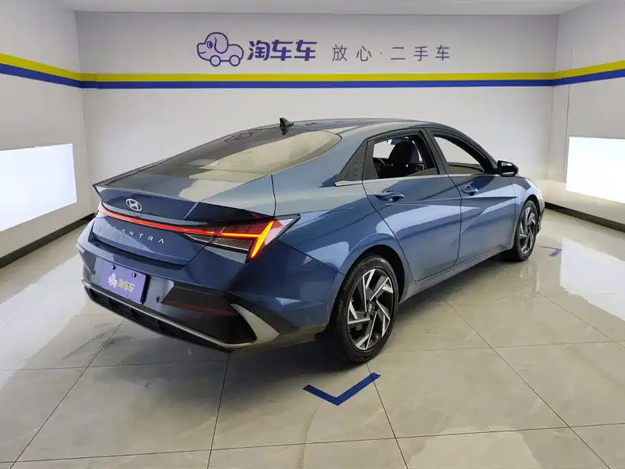 Hyundai Elantra 2023 — фото 3