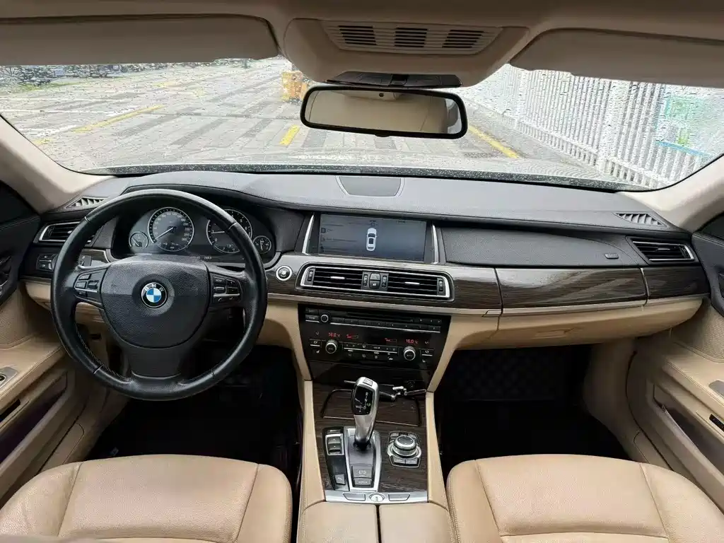 BMW 7 Series 2011 — фото 5