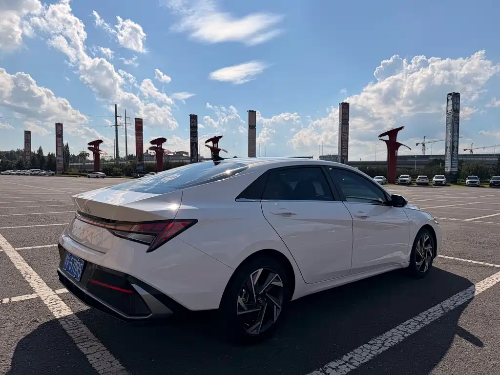 Hyundai Elantra 2023