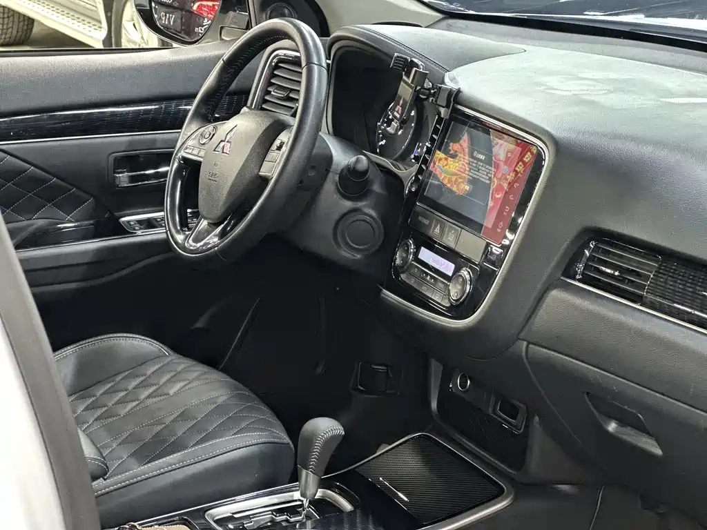 Mitsubishi Outlander 2022 — фото 12