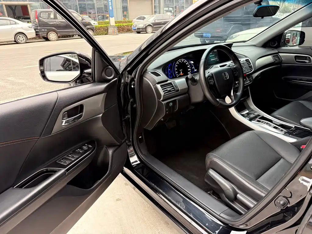Honda Accord 2018 — фото 15