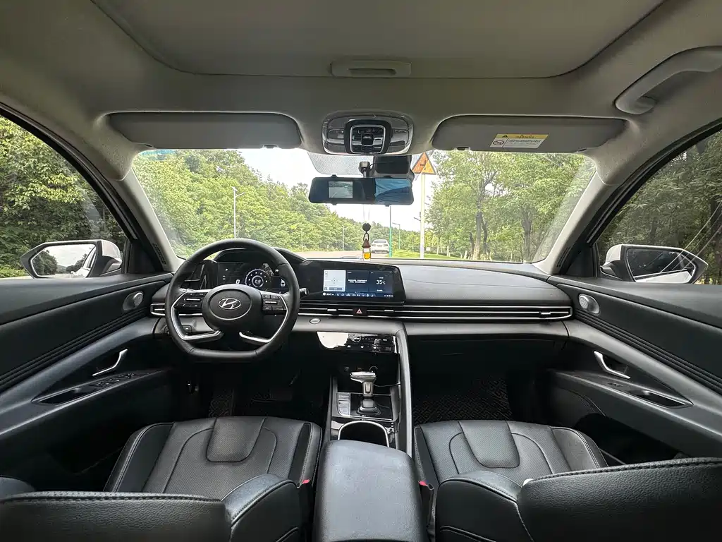 Hyundai Elantra 2023