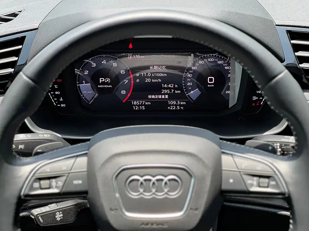 Audi Q3 2021 — фото 12