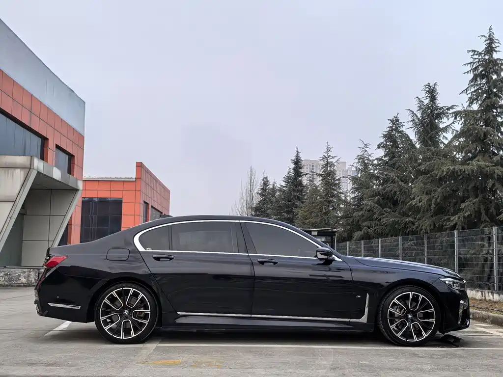 BMW 7 Series 2022 — фото 12