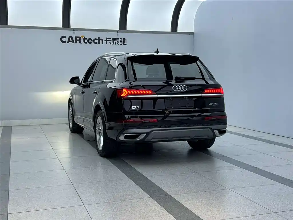 Audi Q7 2023 — фото 11