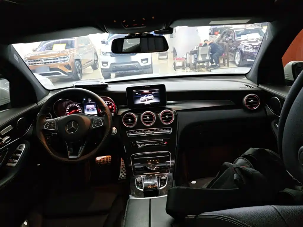 Mercedes-Benz GLC 2017 — фото 10