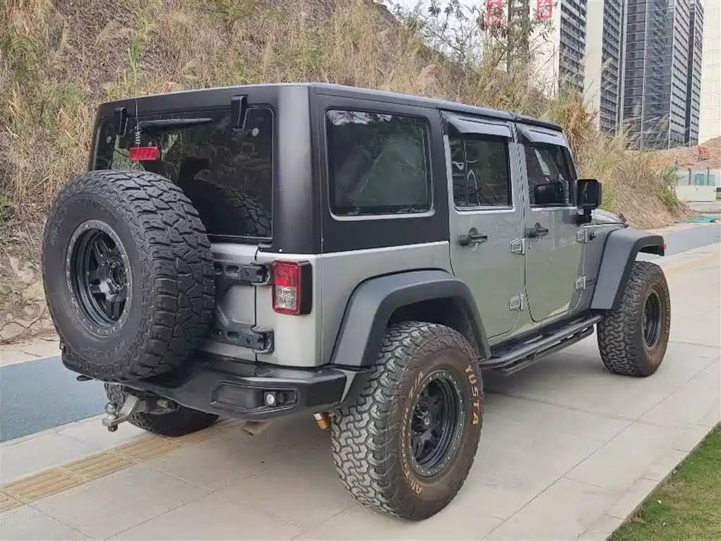 Jeep Wrangler 2015 — фото 6