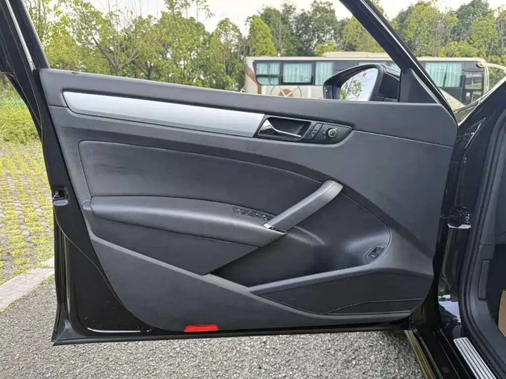 Volkswagen Passat 2015 — фото 17