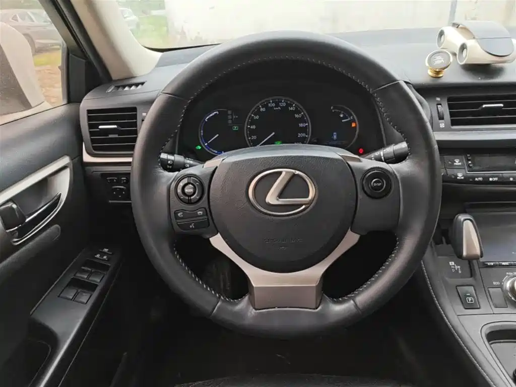 Lexus CT 2015 — фото 3
