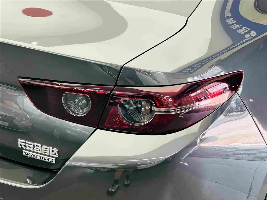 Mazda 3 Axela 2021 — фото 12