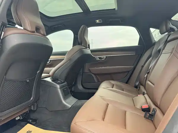 Volvo S90 Plug-In Hybrid 2021