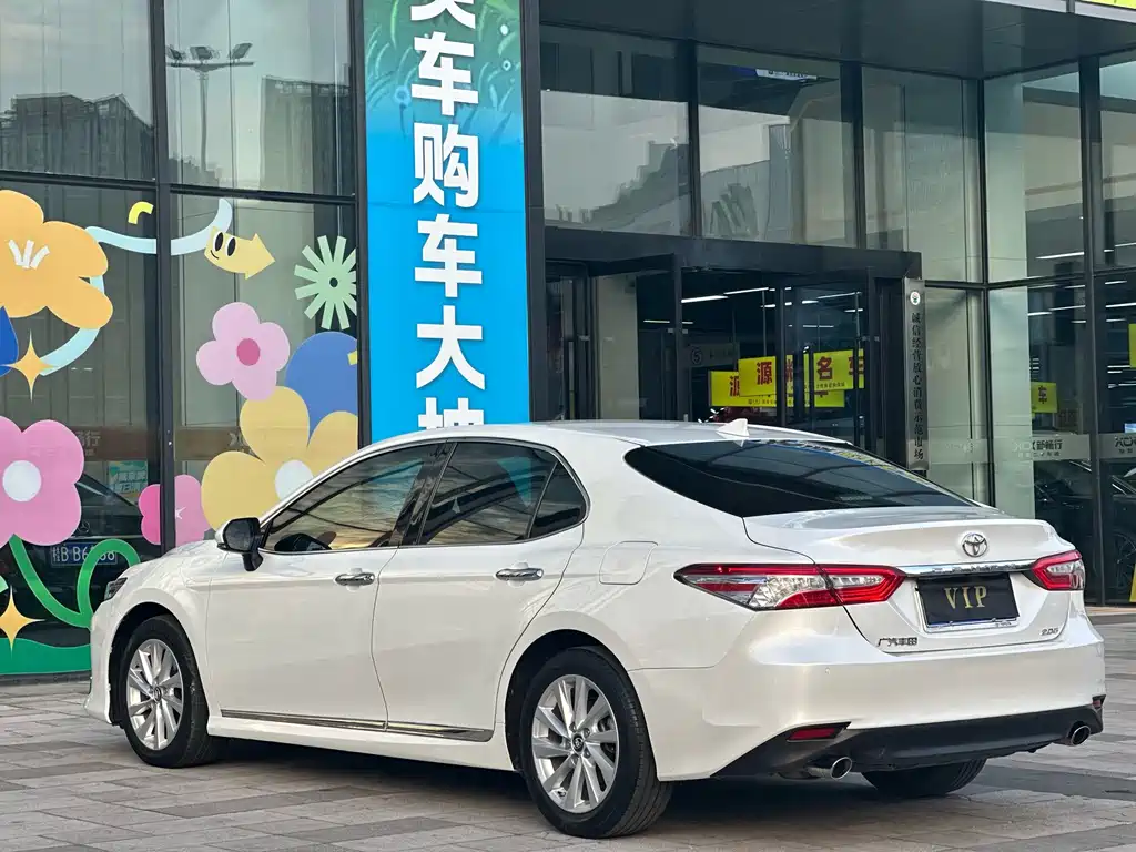 Toyota Camry 2022 — фото 18