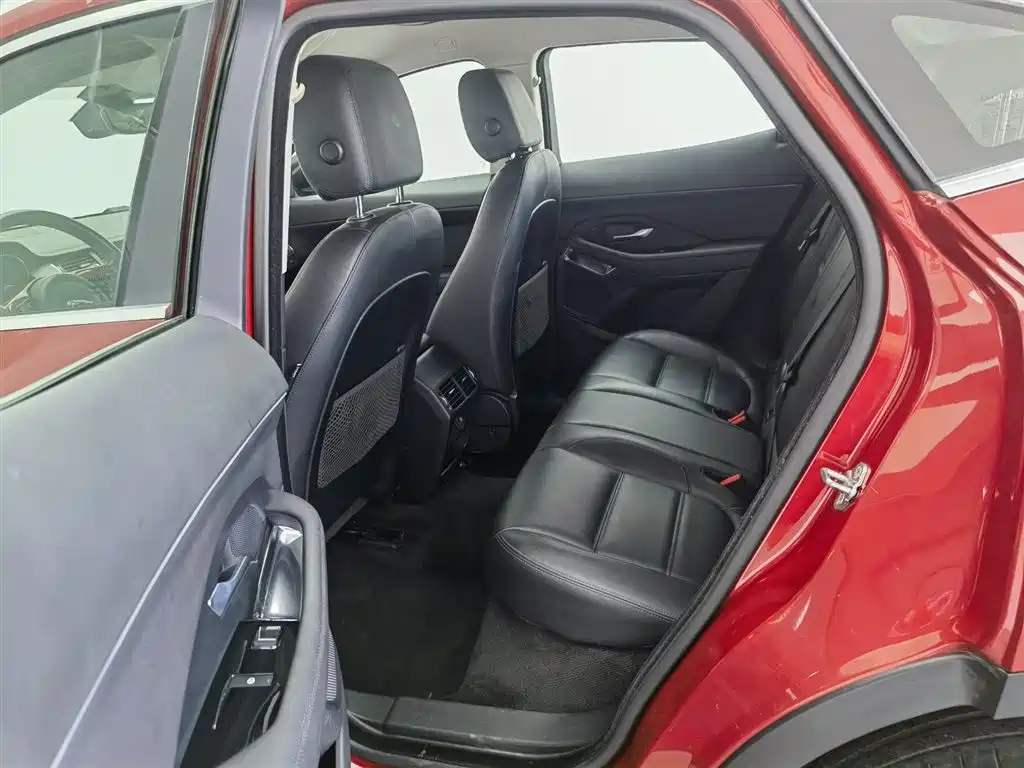 Jaguar E-PACE 2018 — фото 15