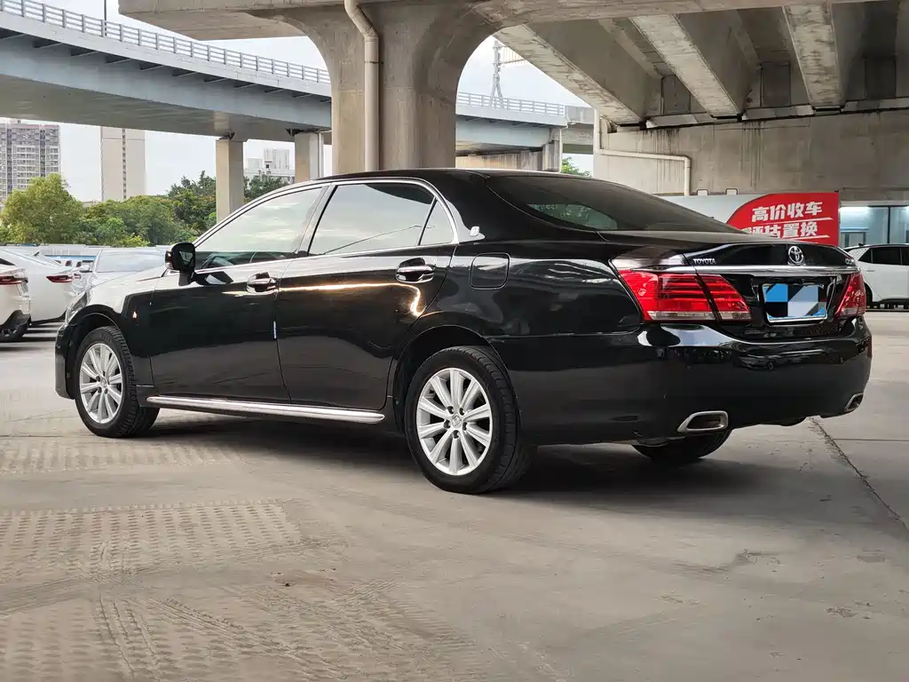 Toyota Crown 2014 — фото 4