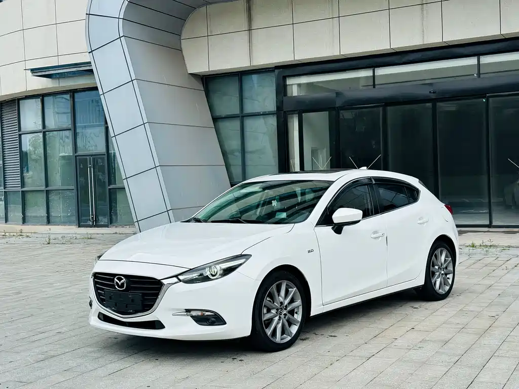 Mazda 3 Axela 2018 — фото 1