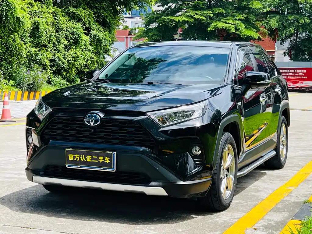 Toyota RAV4 2022 — фото 1
