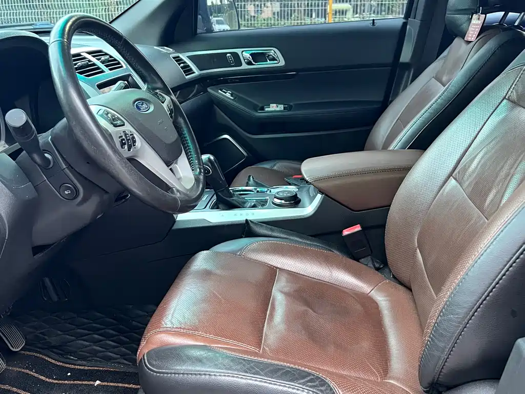 Ford Explorer 2015 — фото 10