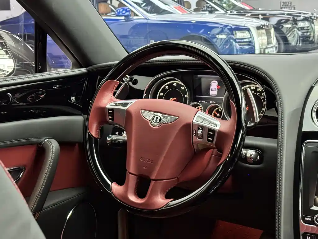 Bentley Flying Spur 2018 — фото 10