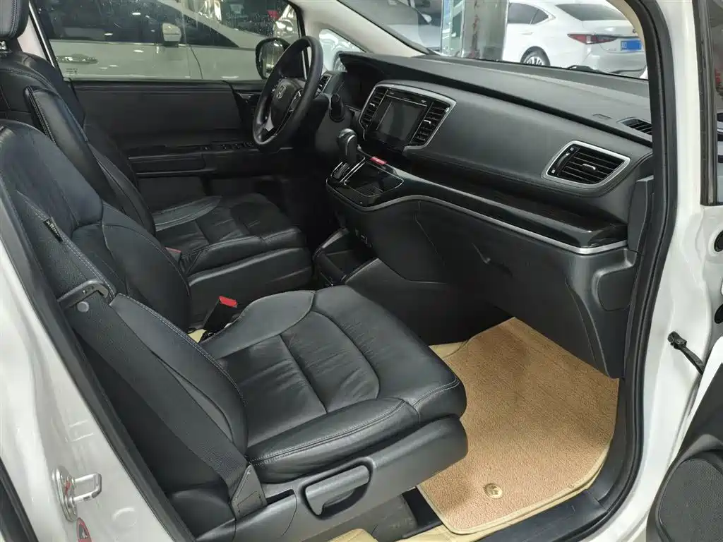 Honda Odyssey 2018 — фото 10