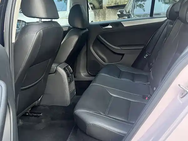 Volkswagen Sagitar 2013