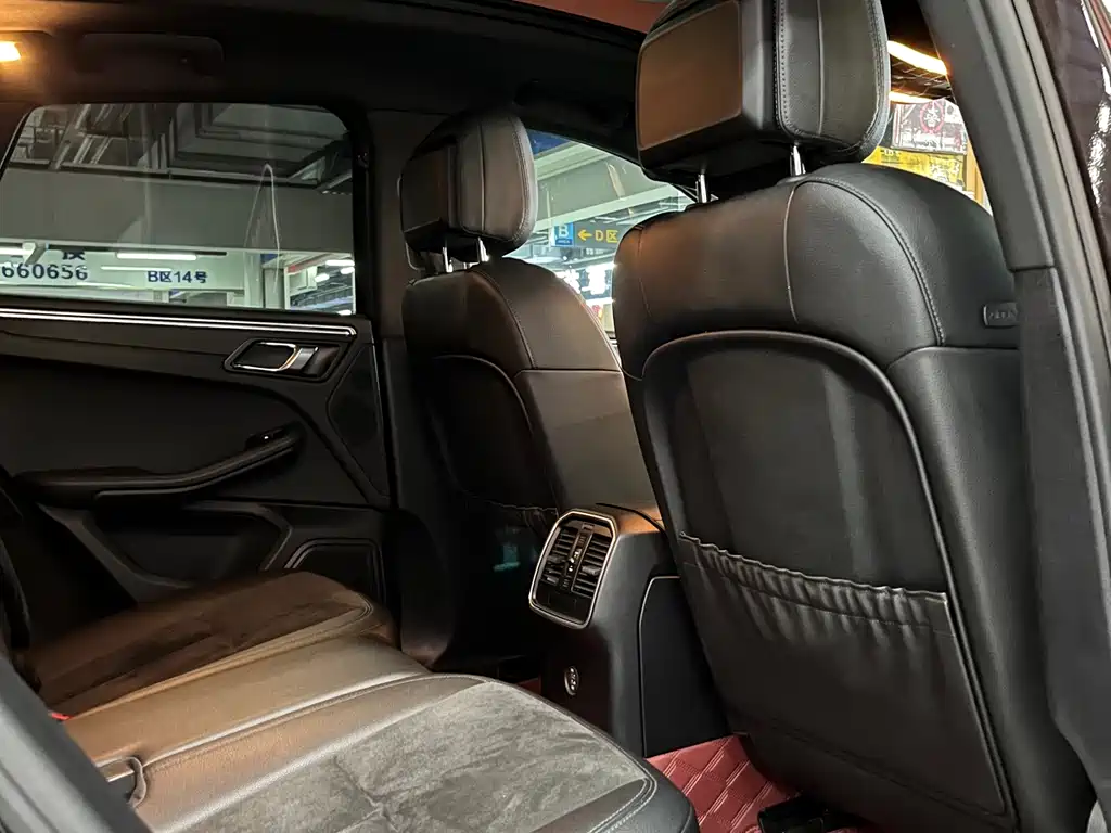Porsche Macan 2019 — фото 13