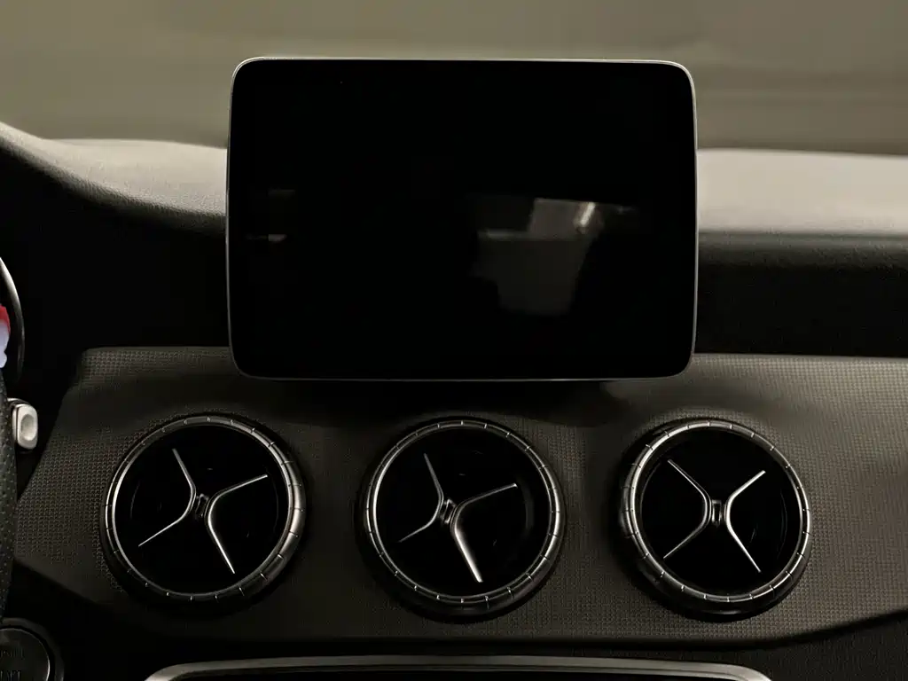 Mercedes-Benz CLA 2018 — фото 13