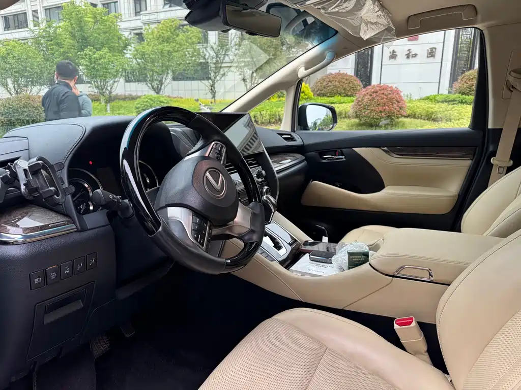 Toyota Vellfire 2023 — фото 5