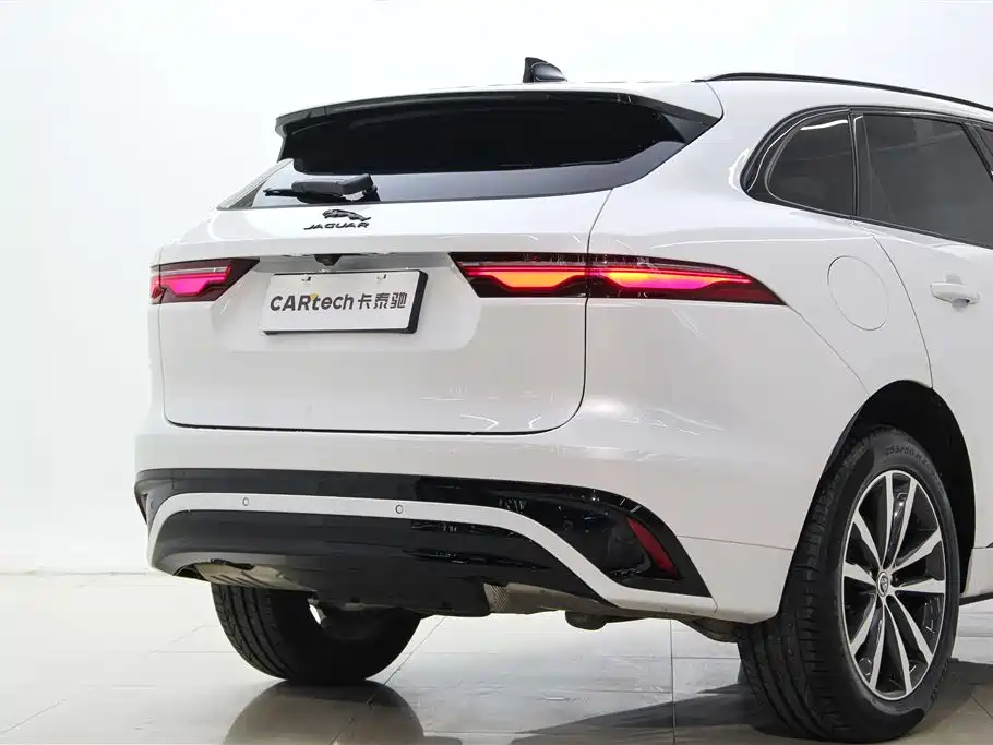 Jaguar F-PACE 2023 — фото 11