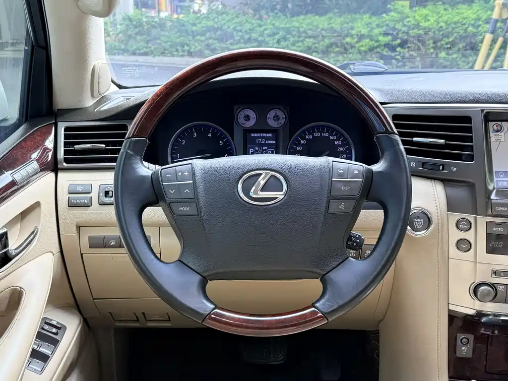 Lexus LX 2008 — фото 10