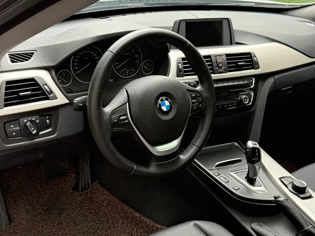 BMW 3 Series GT 2017 — фото 16