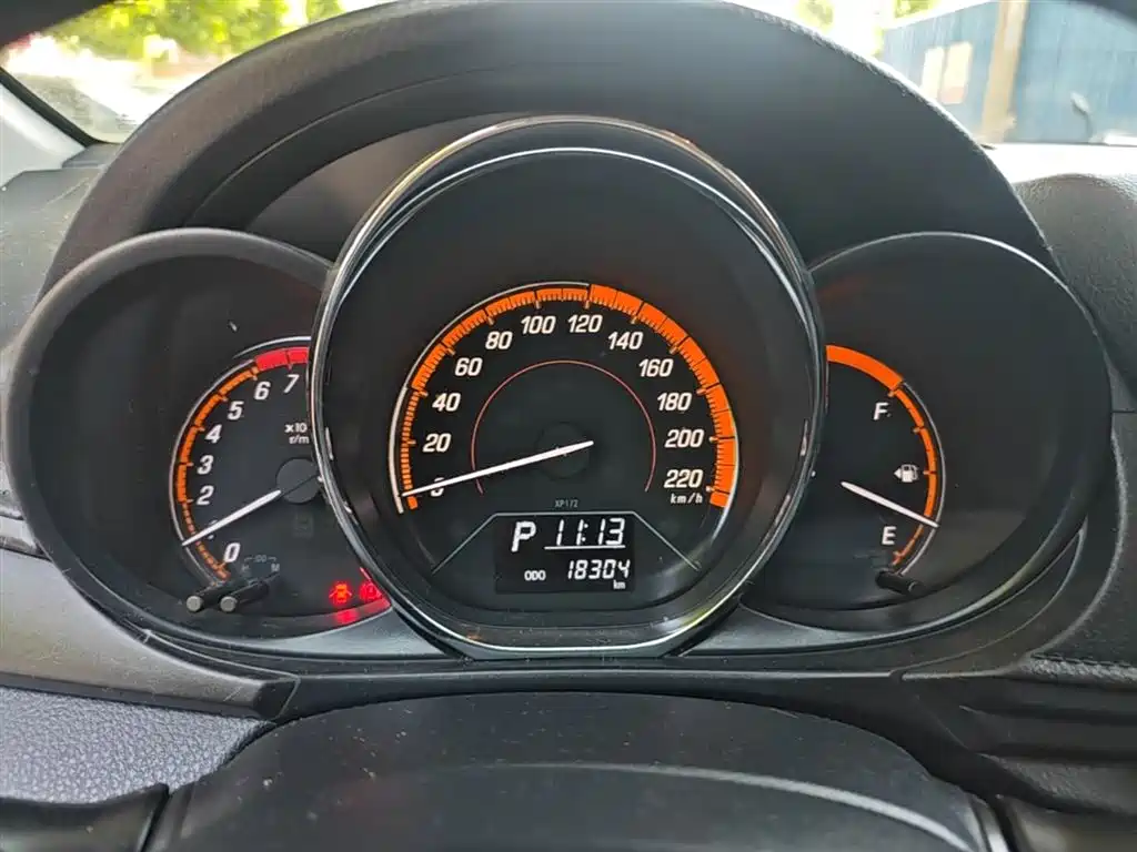 Toyota Yaris L 2022 — фото 12