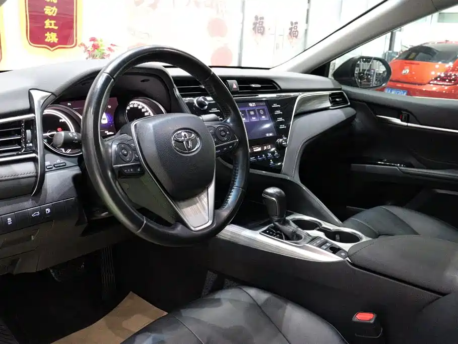 Toyota Camry 2019 — фото 7