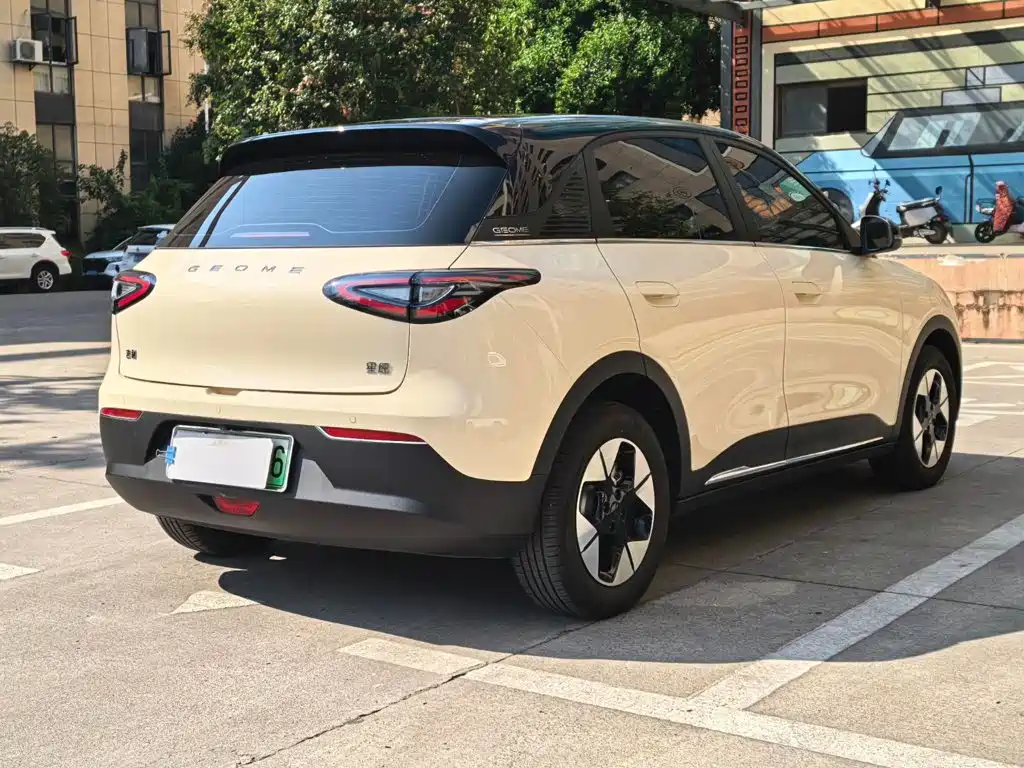 Geely Galaxy Starwish 2025 — фото 15