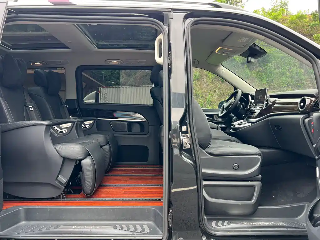 Mercedes-Benz V-Class 2018 — фото 13