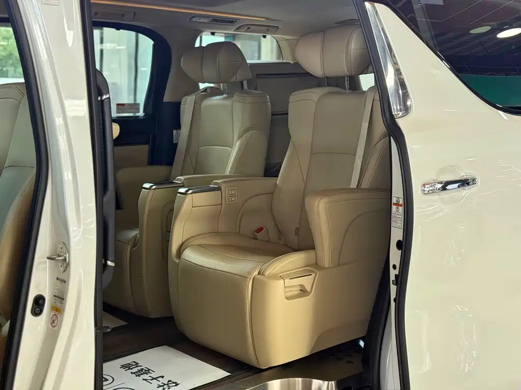Toyota Alphard 2015 — фото 11
