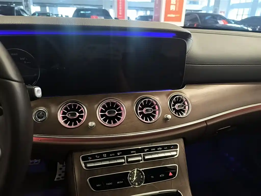 Mercedes-Benz E-Class 2019 — фото 13