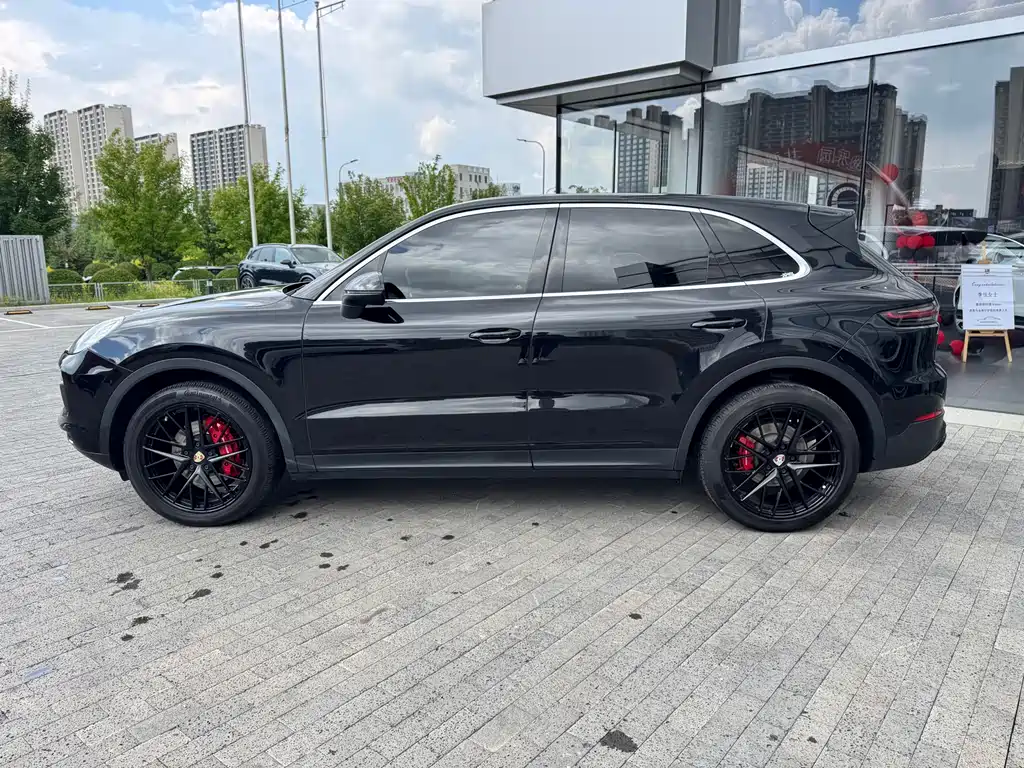 Porsche Cayenne 2018 — фото 15